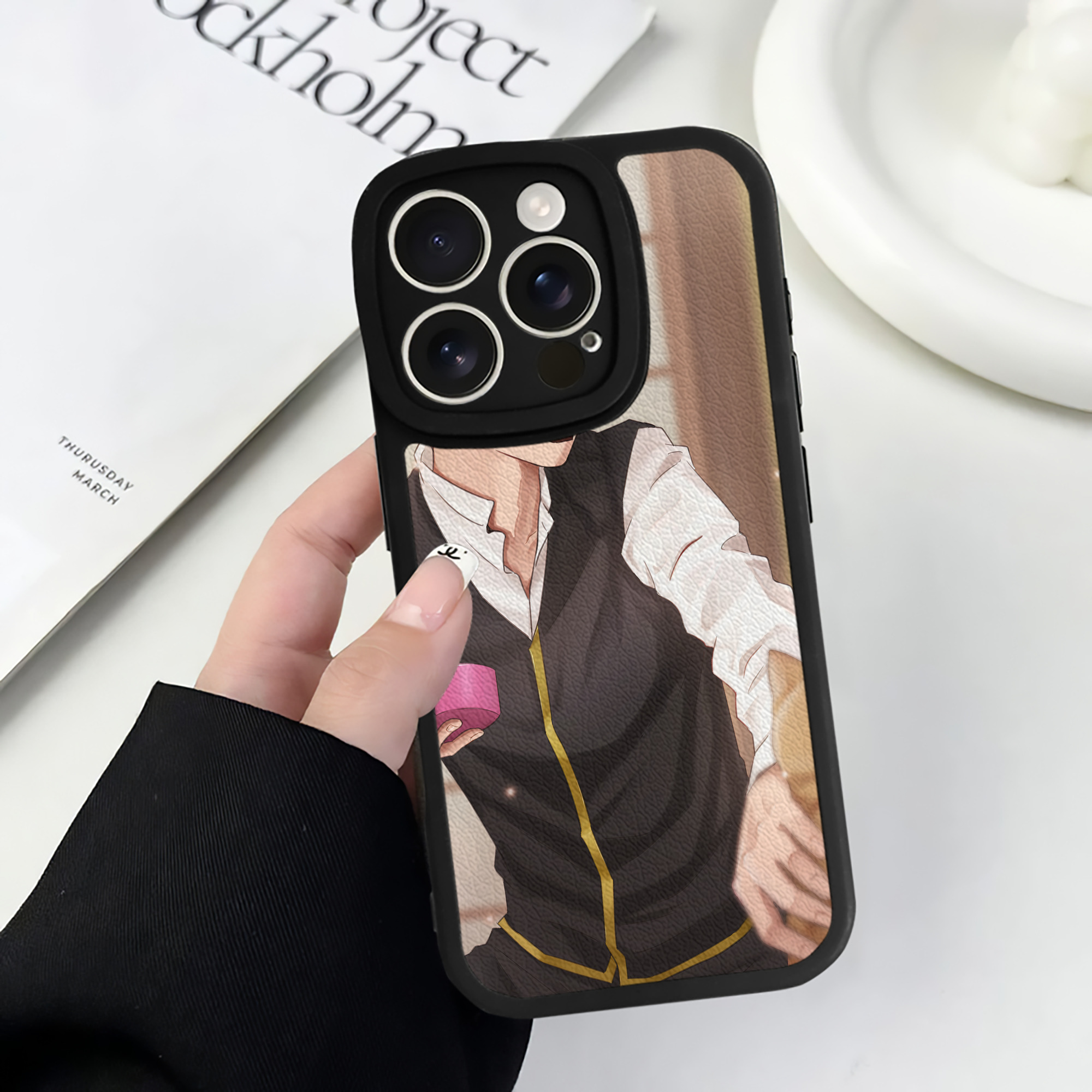 （画像用） ぎんたま 坂田銀時（さかたぎんとき） 神楽 志村新八（しむら しんぱち） GINTAMA Sakata Gintoki Kagura Shimura Shinpachi 【iPhone 16シリーズ対応】シリコンスマホケース（レザー調） 材質：シリコン